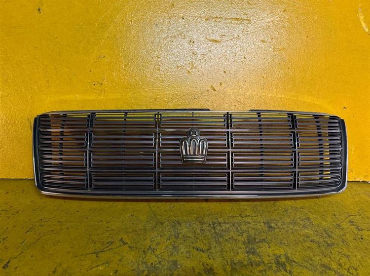 Решетка радиатора Тойота Краун в Нижневартовске 54549